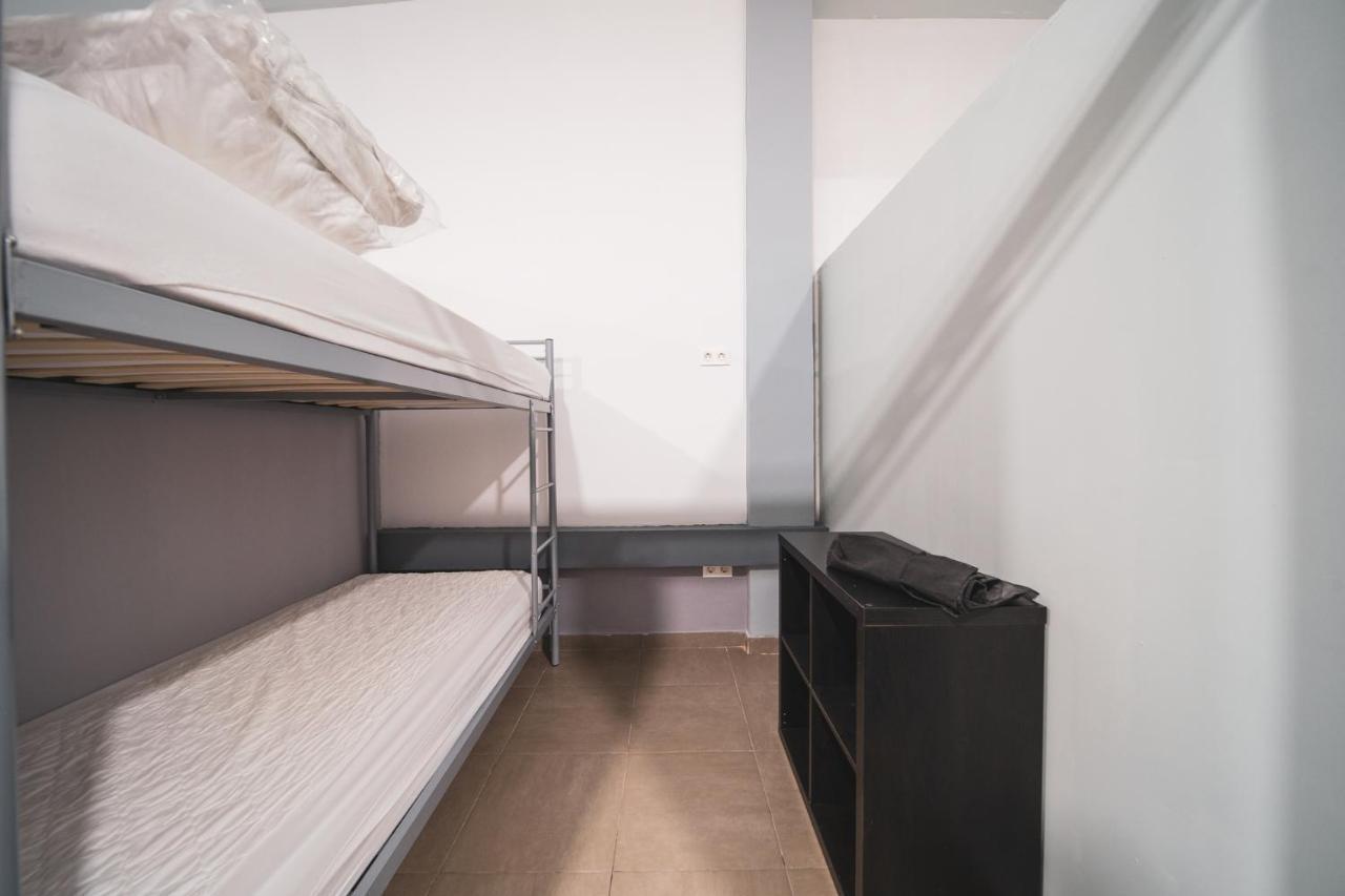 Albergue Barullo - Cubiculos - Literas - Habitaciones サリア エクステリア 写真