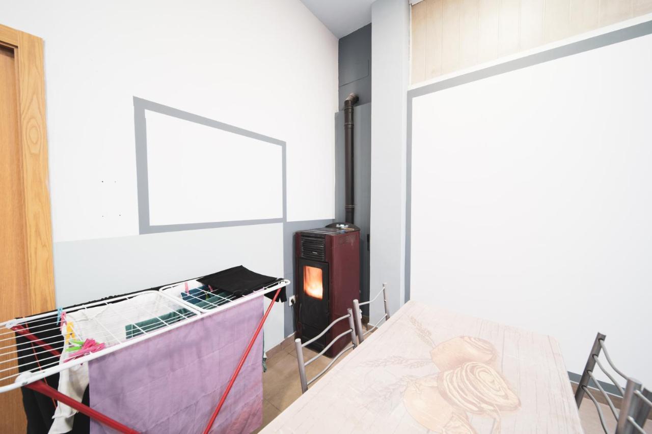 Albergue Barullo - Cubiculos - Literas - Habitaciones サリア エクステリア 写真