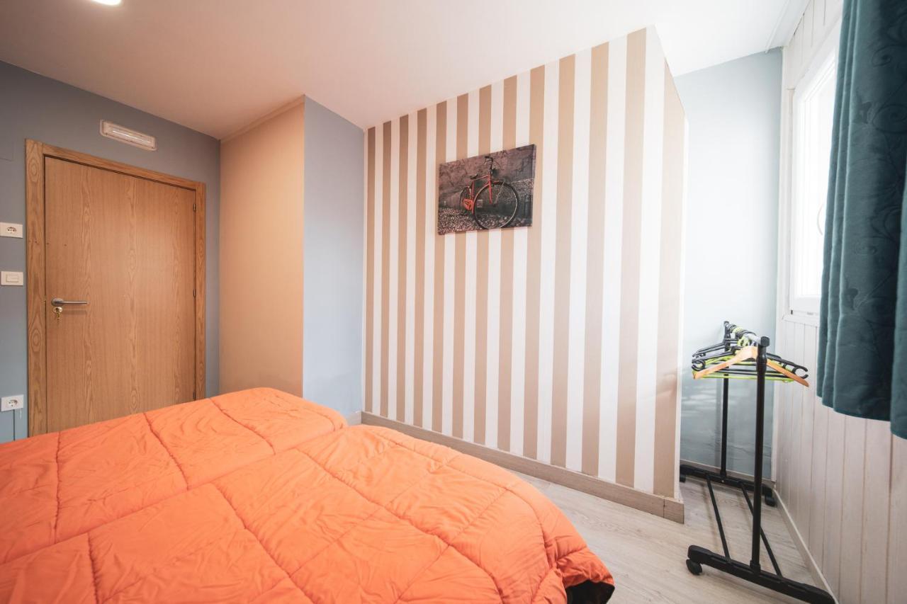 Albergue Barullo - Cubiculos - Literas - Habitaciones サリア エクステリア 写真