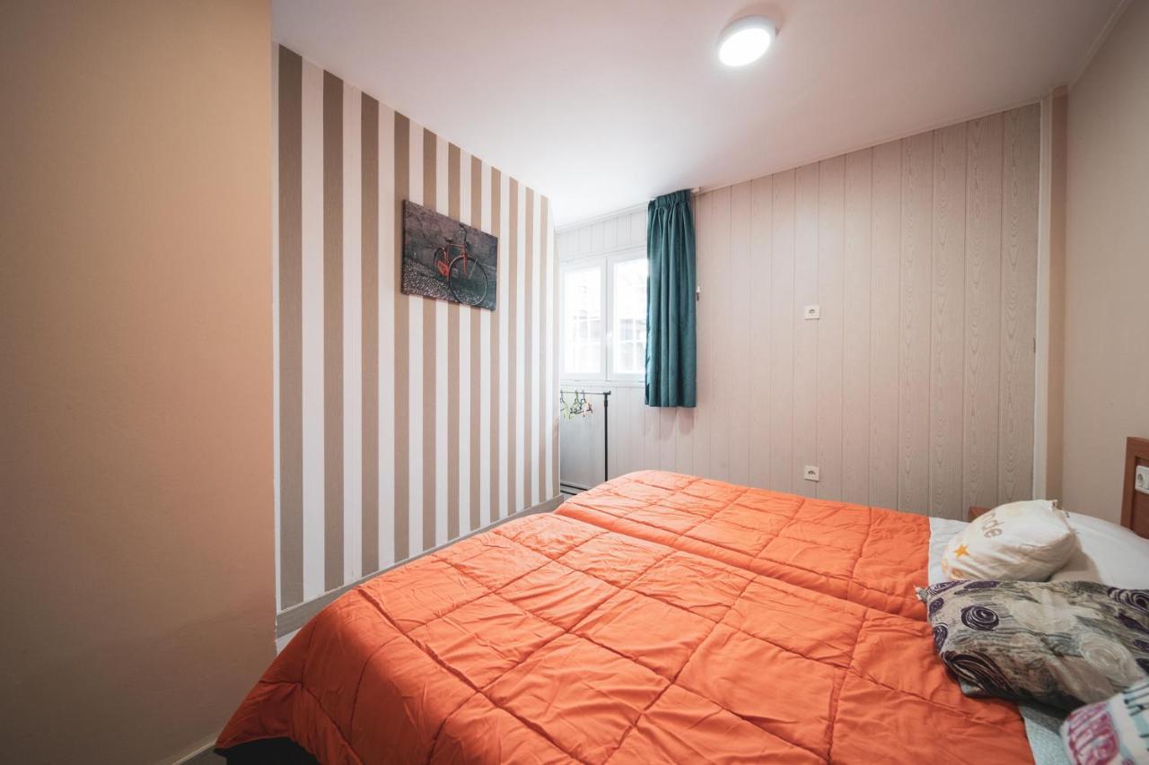 Albergue Barullo - Cubiculos - Literas - Habitaciones サリア エクステリア 写真