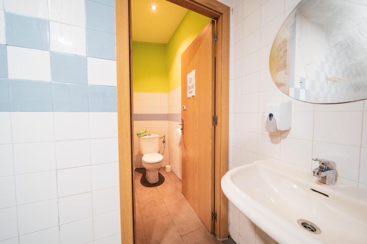 Albergue Barullo - Cubiculos - Literas - Habitaciones サリア エクステリア 写真