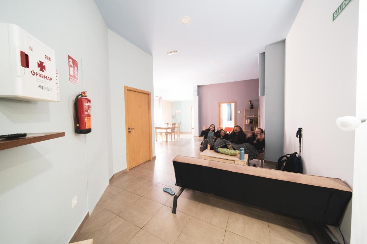 Albergue Barullo - Cubiculos - Literas - Habitaciones サリア エクステリア 写真